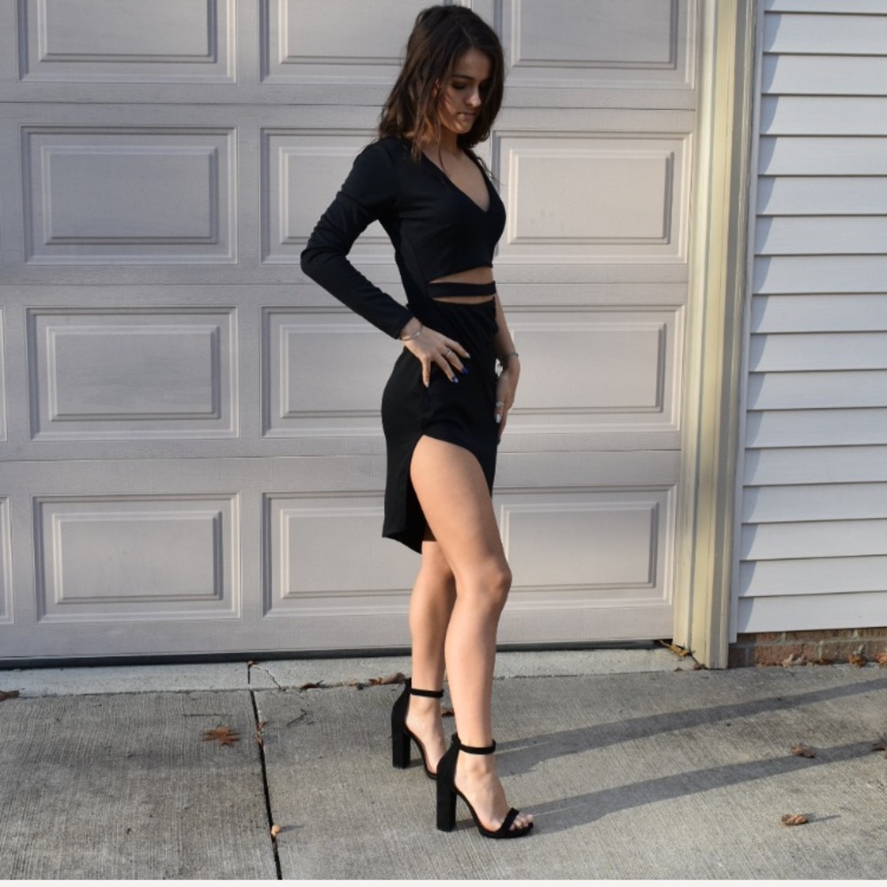 Cut out asymmetrical dress - Picture 2 of 5